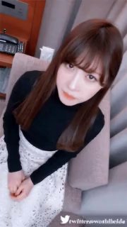 纯欲少女！【闻闻酱】丝袜足交~约啪炮友无套内射~道具自慰，好可爱的学生妹，让人心动不已